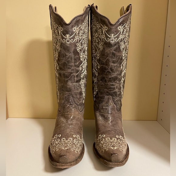 Corral Vintage Leather Boots - Picture 2 of 10